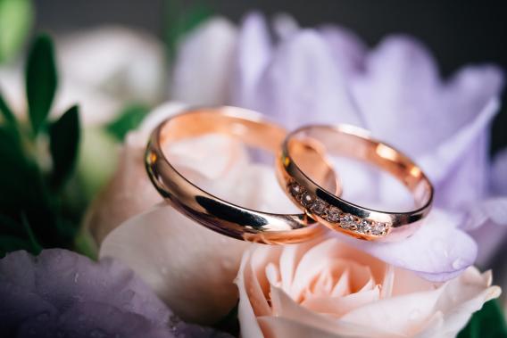 wedding rings on flowers